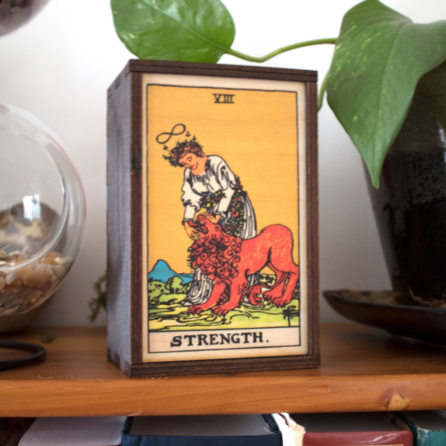 Tarot - 8 - Strength Full Color Stash Box: 4" x 6"